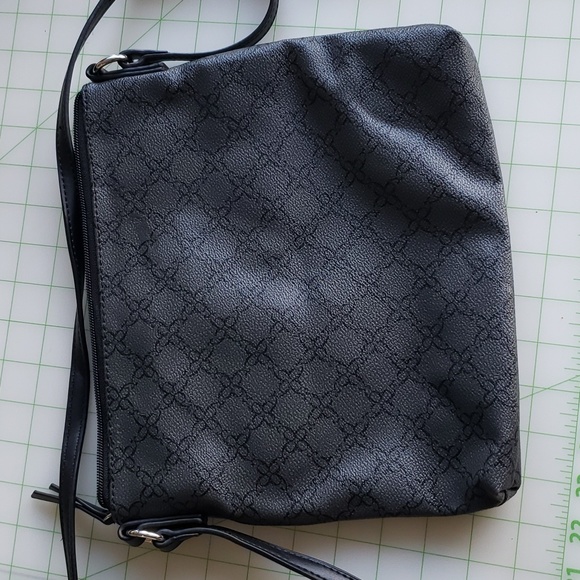 Nine west cross over purse - Picture 3 of 5